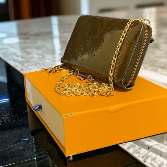 SOLD - Louis Vuitton Rare Long zippy ON CHAIN - Picture 12 of 16